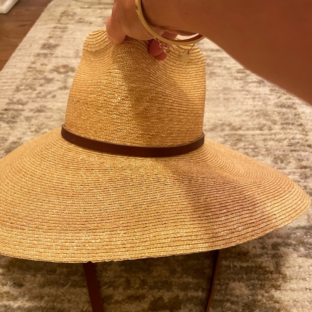 Janessa leone hat small